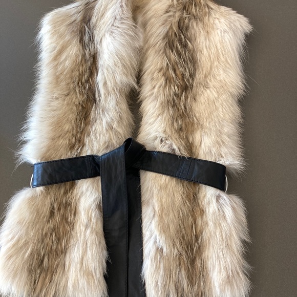 Glamourpuss NYC Genuine Coyote Backless Vest - Picture 3 of 7